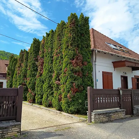 Varkert Panzio 4*
