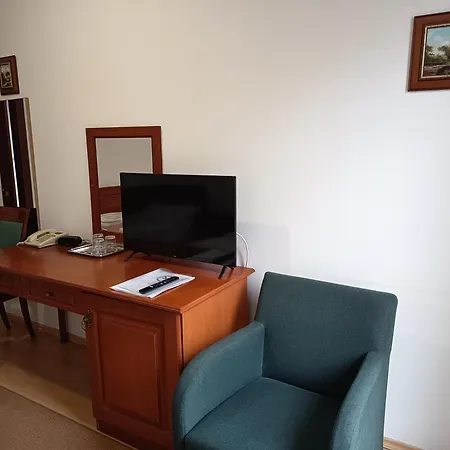Varkert Panzio 4* מישקולץ