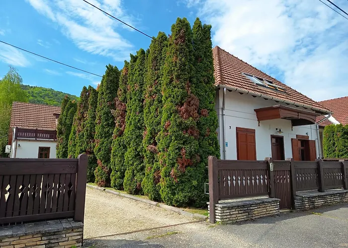Varkert Panzio 4*