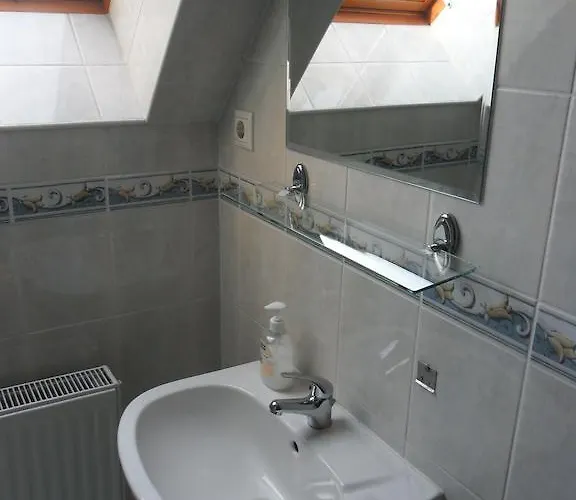 Varkert Panzio 4* Μίσκολτς